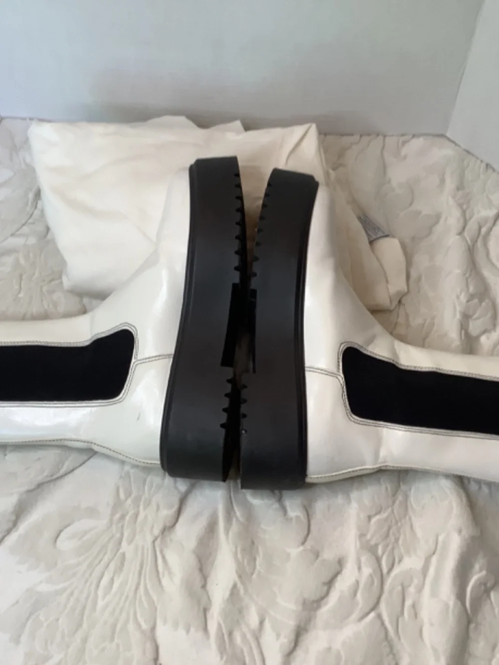 EUC ASOS design white black Chelsea boots platform‎